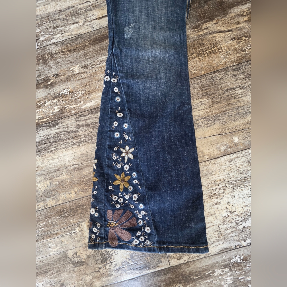 Wrangler Distressed Retro Blue Flare Jeans with Floral Embroidery - Picture 2 of 8